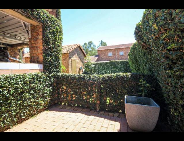 3 BEDROOM TOWNHOUSE FOR SALE IN ELDORAIGNE